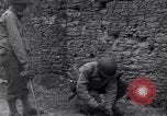 Standbild 29 Division Soldaten aussehen für Landminen Saint Lo Frankreich, 1944, aus Sekunde 58 historischem Filmmaterial Videoclip 65675027650