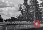 Standbild US Army Memorial Day Service bei amerikanischen Friedhof Sainte Mere Eglise Frankreich, 1945, aus Sekunde 4 historischem Filmmaterial Videoclip 65675027651