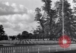Standbild US Army Memorial Day Service bei amerikanischen Friedhof Sainte Mere Eglise Frankreich, 1945, aus Sekunde 8 historischem Filmmaterial Videoclip 65675027651