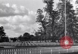 Standbild US Army Memorial Day Service bei amerikanischen Friedhof Sainte Mere Eglise Frankreich, 1945, aus Sekunde 10 historischem Filmmaterial Videoclip 65675027651