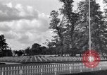 Standbild US Army Memorial Day Service bei amerikanischen Friedhof Sainte Mere Eglise Frankreich, 1945, aus Sekunde 12 historischem Filmmaterial Videoclip 65675027651