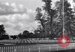 Standbild US Army Memorial Day Service bei amerikanischen Friedhof Sainte Mere Eglise Frankreich, 1945, aus Sekunde 13 historischem Filmmaterial Videoclip 65675027651