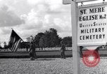 Standbild US Army Memorial Day Service bei amerikanischen Friedhof Sainte Mere Eglise Frankreich, 1945, aus Sekunde 17 historischem Filmmaterial Videoclip 65675027651