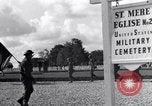 Standbild US Army Memorial Day Service bei amerikanischen Friedhof Sainte Mere Eglise Frankreich, 1945, aus Sekunde 18 historischem Filmmaterial Videoclip 65675027651