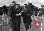Standbild US Army Memorial Day Service bei amerikanischen Friedhof Sainte Mere Eglise Frankreich, 1945, aus Sekunde 28 historischem Filmmaterial Videoclip 65675027651