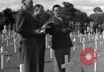 Standbild US Army Memorial Day Service bei amerikanischen Friedhof Sainte Mere Eglise Frankreich, 1945, aus Sekunde 29 historischem Filmmaterial Videoclip 65675027651
