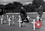 Standbild US Army Memorial Day Service bei amerikanischen Friedhof Sainte Mere Eglise Frankreich, 1945, aus Sekunde 43 historischem Filmmaterial Videoclip 65675027651