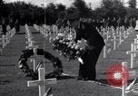 Standbild US Army Memorial Day Service bei amerikanischen Friedhof Sainte Mere Eglise Frankreich, 1945, aus Sekunde 49 historischem Filmmaterial Videoclip 65675027651