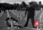 Standbild US Army Memorial Day Service bei amerikanischen Friedhof Sainte Mere Eglise Frankreich, 1945, aus Sekunde 52 historischem Filmmaterial Videoclip 65675027651