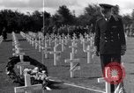 Standbild US Army Memorial Day Service bei amerikanischen Friedhof Sainte Mere Eglise Frankreich, 1945, aus Sekunde 53 historischem Filmmaterial Videoclip 65675027651