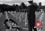 Standbild US Army Memorial Day Service bei amerikanischen Friedhof Sainte Mere Eglise Frankreich, 1945, aus Sekunde 55 historischem Filmmaterial Videoclip 65675027651
