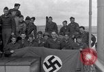 Standbild 2 Armored division Soldaten Rückkehr von vorne in Frankreich Cherbourg Frankreich, 1945, aus Sekunde 1 historischem Filmmaterial Videoclip 65675027652