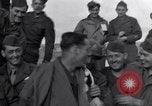 Standbild 2 Armored division Soldaten Rückkehr von vorne in Frankreich Cherbourg Frankreich, 1945, aus Sekunde 10 historischem Filmmaterial Videoclip 65675027652