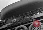Standbild 2 Armored division Soldaten Rückkehr von vorne in Frankreich Cherbourg Frankreich, 1945, aus Sekunde 33 historischem Filmmaterial Videoclip 65675027652