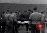Standbild 2 Armored division Soldaten Rückkehr von vorne in Frankreich Cherbourg Frankreich, 1945, aus Sekunde 52 historischem Filmmaterial Videoclip 65675027652
