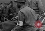 Standbild 2 Armored division Soldaten Rückkehr von vorne in Frankreich Cherbourg Frankreich, 1945, aus Sekunde 59 historischem Filmmaterial Videoclip 65675027652