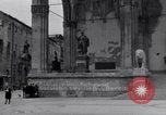 Immagine di Civili tedesco Monaco di Baviera Germania, 1945, secondo 15 filmato di repertorio 65675027653