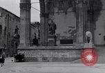 Immagine di Civili tedesco Monaco di Baviera Germania, 1945, secondo 16 filmato di repertorio 65675027653