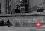 Immagine di Civili tedesco Monaco di Baviera Germania, 1945, secondo 31 filmato di repertorio 65675027653