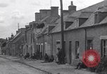 Image 4e Division d'infanterie troupes Saint simple Eglise France, 1944, de la seconde 20 séquences d'archives historiques vidéo 65675027660