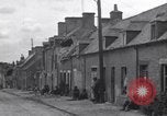 Image 4e Division d'infanterie troupes Saint simple Eglise France, 1944, de la seconde 21 séquences d'archives historiques vidéo 65675027660