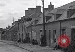 Image 4e Division d'infanterie troupes Saint simple Eglise France, 1944, de la seconde 22 séquences d'archives historiques vidéo 65675027660