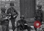 Image 4e Division d'infanterie troupes Saint simple Eglise France, 1944, de la seconde 30 séquences d'archives historiques vidéo 65675027660