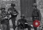 Image 4e Division d'infanterie troupes Saint simple Eglise France, 1944, de la seconde 31 séquences d'archives historiques vidéo 65675027660