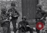 Image 4e Division d'infanterie troupes Saint simple Eglise France, 1944, de la seconde 32 séquences d'archives historiques vidéo 65675027660