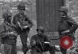Image 4e Division d'infanterie troupes Saint simple Eglise France, 1944, de la seconde 34 séquences d'archives historiques vidéo 65675027660