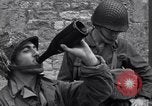 Image 4e Division d'infanterie troupes Saint simple Eglise France, 1944, de la seconde 37 séquences d'archives historiques vidéo 65675027660