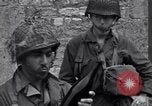 Image 4e Division d'infanterie troupes Saint simple Eglise France, 1944, de la seconde 39 séquences d'archives historiques vidéo 65675027660
