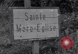 Image 4e Division d'infanterie troupes Saint simple Eglise France, 1944, de la seconde 61 séquences d'archives historiques vidéo 65675027660