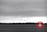 Image C-47 planeurs Saint simple Eglise France, 1944, de la seconde 5 séquences d'archives historiques vidéo 65675027662