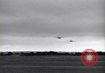 Image C-47 planeurs Saint simple Eglise France, 1944, de la seconde 17 séquences d'archives historiques vidéo 65675027662