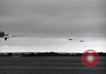 Image C-47 planeurs Saint simple Eglise France, 1944, de la seconde 21 séquences d'archives historiques vidéo 65675027662