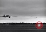 Image C-47 planeurs Saint simple Eglise France, 1944, de la seconde 22 séquences d'archives historiques vidéo 65675027662