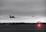 Image C-47 planeurs Saint simple Eglise France, 1944, de la seconde 23 séquences d'archives historiques vidéo 65675027662