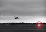 Image C-47 planeurs Saint simple Eglise France, 1944, de la seconde 24 séquences d'archives historiques vidéo 65675027662