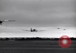Image C-47 planeurs Saint simple Eglise France, 1944, de la seconde 25 séquences d'archives historiques vidéo 65675027662