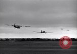 Image C-47 planeurs Saint simple Eglise France, 1944, de la seconde 27 séquences d'archives historiques vidéo 65675027662