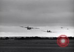 Image C-47 planeurs Saint simple Eglise France, 1944, de la seconde 29 séquences d'archives historiques vidéo 65675027662