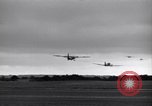Image C-47 planeurs Saint simple Eglise France, 1944, de la seconde 30 séquences d'archives historiques vidéo 65675027662