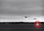 Image C-47 planeurs Saint simple Eglise France, 1944, de la seconde 32 séquences d'archives historiques vidéo 65675027662