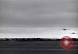 Image C-47 planeurs Saint simple Eglise France, 1944, de la seconde 37 séquences d'archives historiques vidéo 65675027662