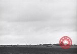 Image C-47 planeurs Saint simple Eglise France, 1944, de la seconde 42 séquences d'archives historiques vidéo 65675027662