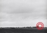 Image C-47 planeurs Saint simple Eglise France, 1944, de la seconde 46 séquences d'archives historiques vidéo 65675027662