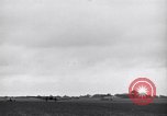 Image C-47 planeurs Saint simple Eglise France, 1944, de la seconde 47 séquences d'archives historiques vidéo 65675027662