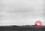 Image C-47 planeurs Saint simple Eglise France, 1944, de la seconde 48 séquences d'archives historiques vidéo 65675027662