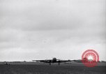 Image C-47 planeurs Saint simple Eglise France, 1944, de la seconde 51 séquences d'archives historiques vidéo 65675027662